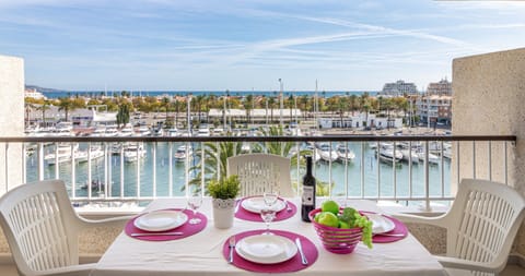 Apartment | Outdoor dining