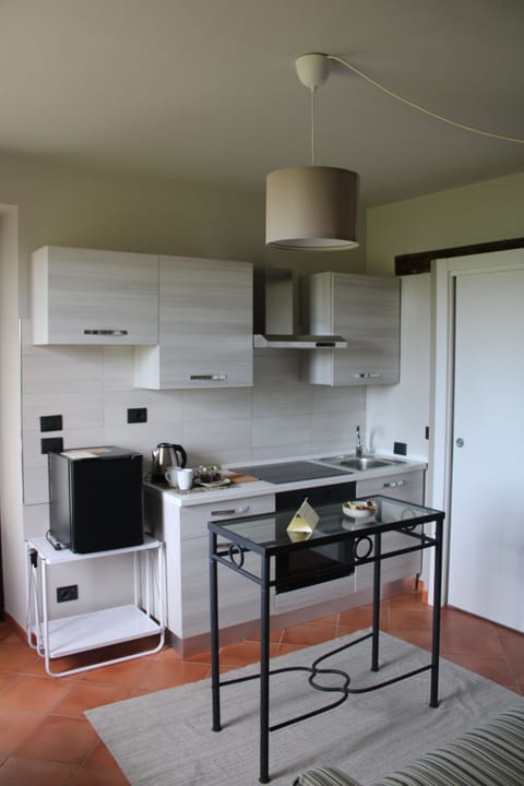 Comfort Apartment, Garden View | Private kitchen | Highchair