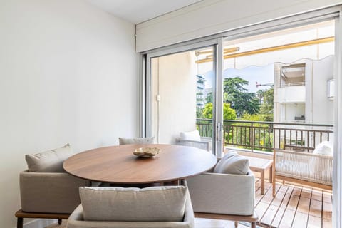 Apartment | Dining