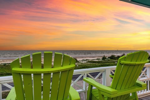 VACAY vibes, front porch views