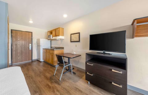 Standard Studio, Non Smoking, Refrigerator & Microwave | Desk, laptop workspace, iron/ironing board, free WiFi