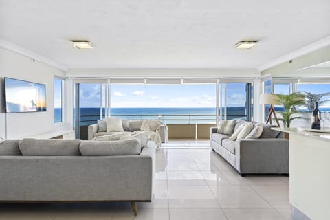 Spacious and cozy living area overlooking the ocean