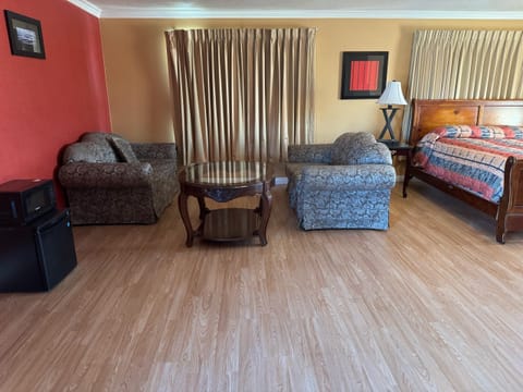 Deluxe Double Room, 1 King Bed | Memory foam beds, iron/ironing board, free WiFi, bed sheets