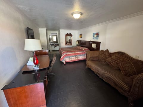 Deluxe Double Room, 1 King Bed | Memory foam beds, iron/ironing board, free WiFi, bed sheets