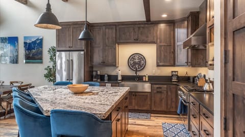 The Summit Chalet (8403)