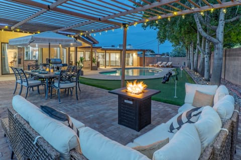 Welcome to GOLFSCAPE with its resort amenities and golf course views.