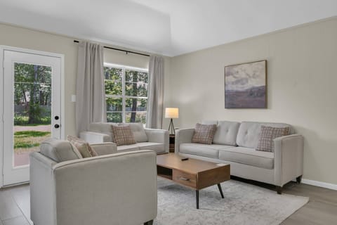 3 BR ∣ 2 BA ∣ 1495 sq. ft.