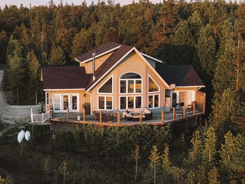 A private waterfront sanctuary nestled in cedar forest — Driftwood’s elevated design blends seamlessly into Tobermory’s rugged Lake Huron shoreline.