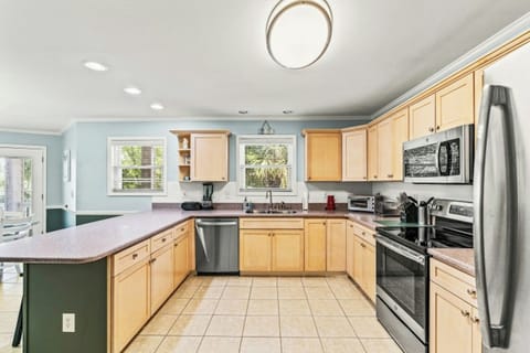 All modern appliances to make meal preparation a breeze.