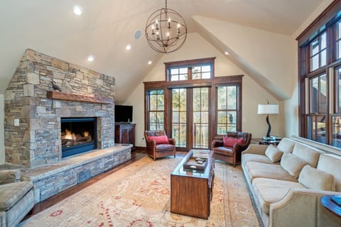 12 Trails Edge - Unit 5 by Curate Telluride