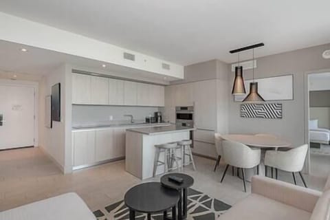 94b9cd42 e526 49f7 aa86 2080c989d3ad