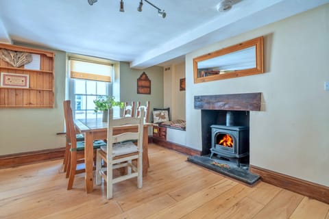 Apartment | Dining