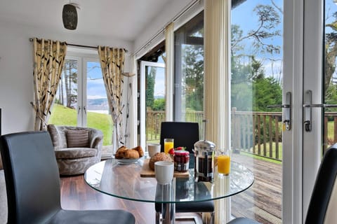 Cottage | Dining