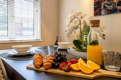 Apartment, 3 Bedrooms, Balcony | Dining