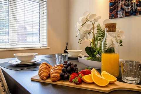 Apartment, 3 Bedrooms, Balcony | Dining
