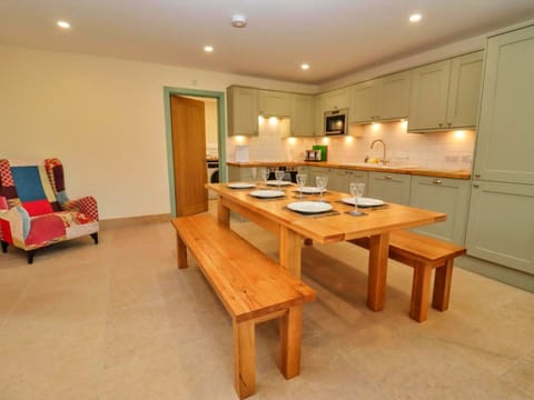 Cottage | Private kitchen | Highchair