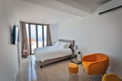 Deluxe Double Room, Sea View | Premium bedding, pillowtop beds, minibar, in-room safe