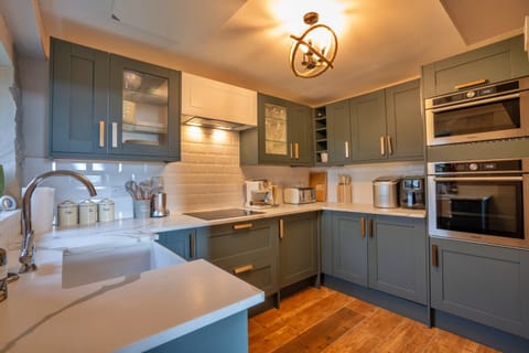 Cottage | Private kitchen | Cookware/dishes/utensils