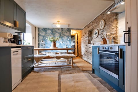 Cottage | Private kitchen | Cookware/dishes/utensils