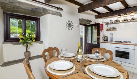 Cottage | Dining