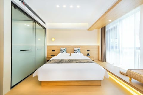 Luxury Double Room | Premium bedding, down comforters, pillowtop beds, individually decorated