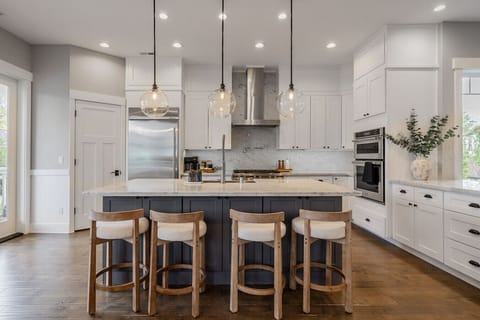 Entertainer’s Dream — Large Island, Open Layout & Fully Equipped