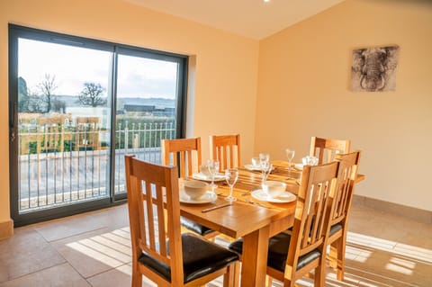 Cottage | Dining