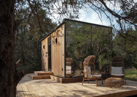 The Bloom ÖÖD Mirror House At Lake Bastrop South Shore Park