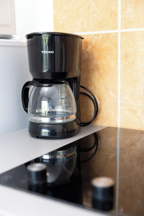 Classic Apartment, Balcony | Private kitchen | Fridge, microwave, stovetop, electric kettle