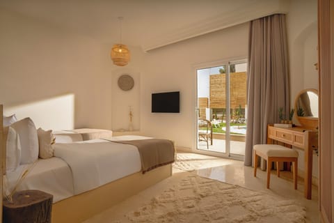 Deluxe Double or Twin Room, Garden View | Premium bedding, down comforters, memory foam beds, minibar