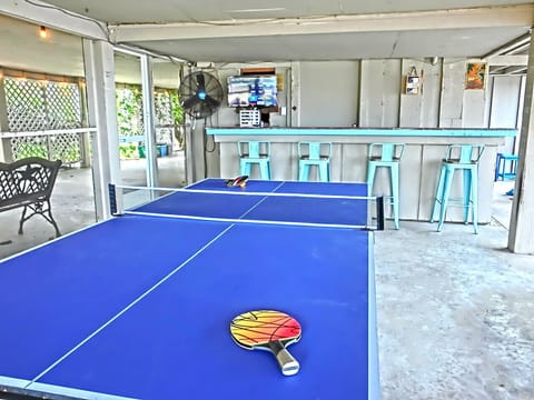 Screened In Downstairs! Ping Pong, Corn Hole, Cocktails, Smart TV, We`ve Got You Covered!