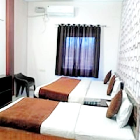 Deluxe Quadruple Room, City View | Desk, soundproofing, bed sheets