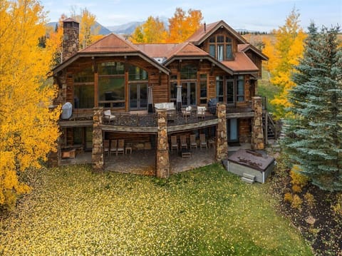 Exterior: Back Deck Views