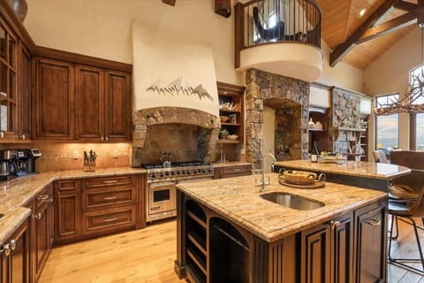 Kitchen: Main floor, Viking stove, Sub-Zero fridge, Bosch dishwasher, 2 FlexBrew coffee makers