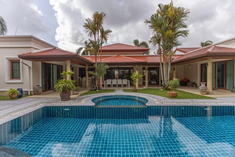Luxury 4BR Villa 5 Private Pool, Jacuzzi (4795)