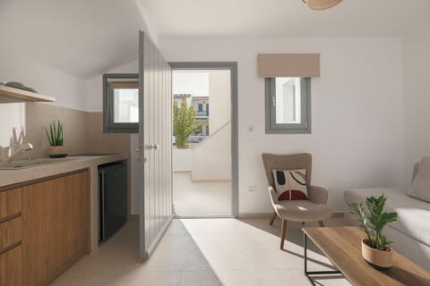 Maisonette with Sea View | Private kitchen | Mini-fridge, stovetop