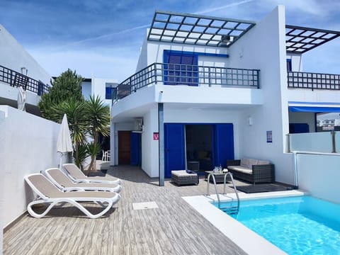 Vistas a la terraza con piscina climatizada