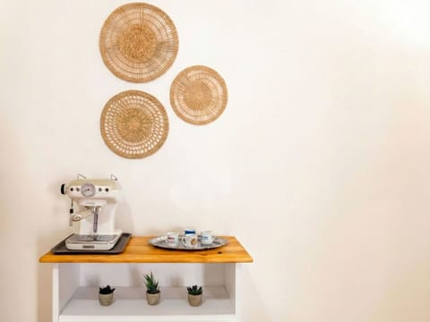 Dishware, Natural Material, Porcelain, Serveware, Plywood, Ceramic