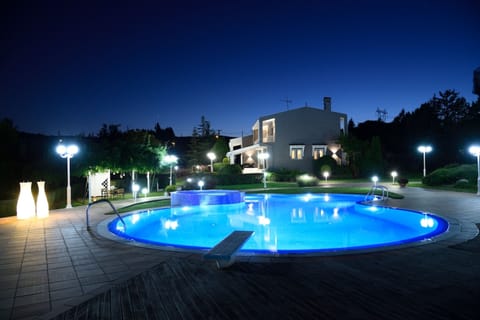 House | 5 bedrooms, desk