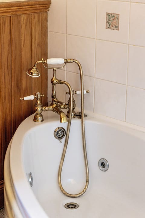 Comfort Double Room, 1 Bedroom, Balcony, Garden View (Aspen) | Bathroom