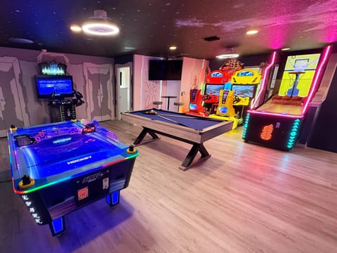 Welcome To Castle Getaways-Nottingham! Incredible Arcade (All Games Are FREE To Play!)