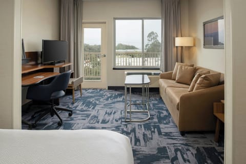 40-inch LCD TV with cable channels, TV