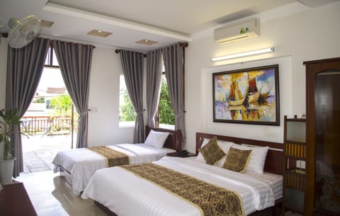 Triple Room | 1 bedroom, premium bedding, Select Comfort beds, minibar