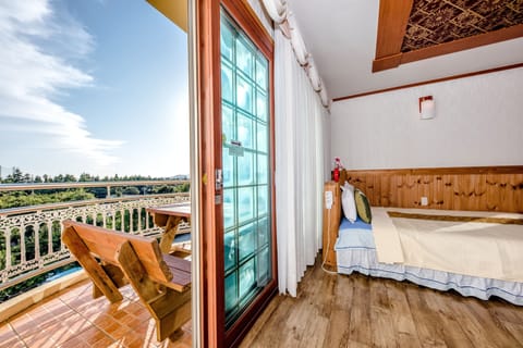 Standard Room | Free WiFi