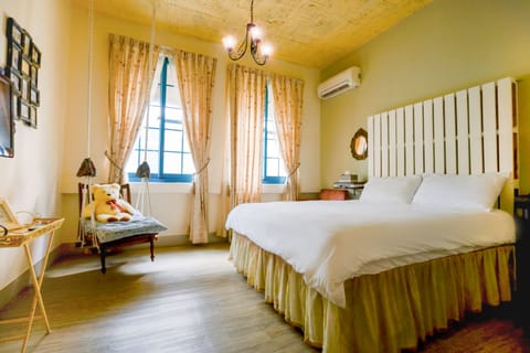 Double Room | Desk, blackout drapes, rollaway beds, free WiFi