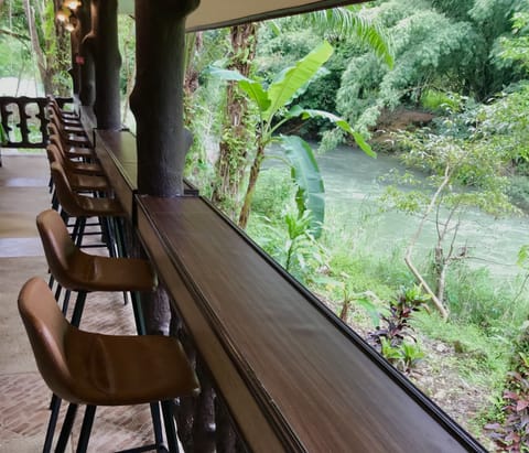 3 restaurants; breakfast, lunch, and dinner served
