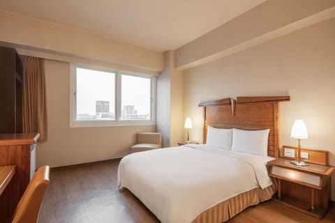 Economy Double Room | Desk, blackout drapes, soundproofing, iron/ironing board