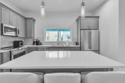 House, Multiple Beds (Azul Townhomes A4 - Sunset) | Private kitchen