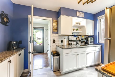 Kitchen | Stove/Oven | Microwave