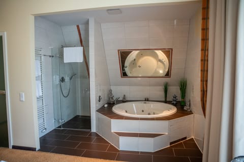 Deluxe Suite, Accessible, Ensuite | Bathroom | Separate tub and shower, hair dryer, slippers, towels